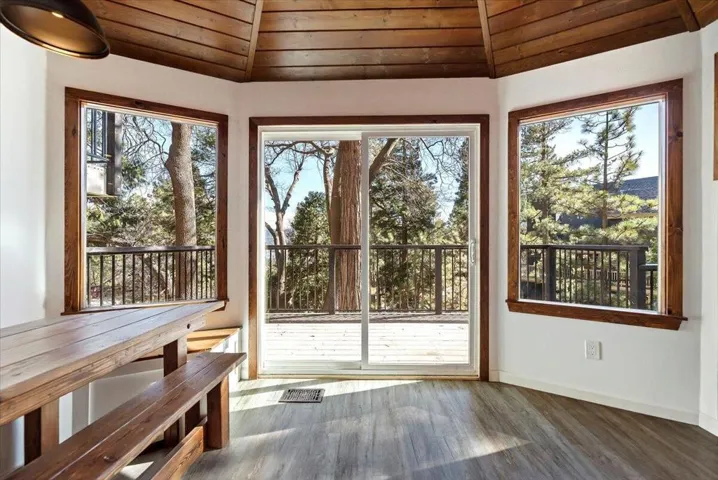 20-Dining Area with Views