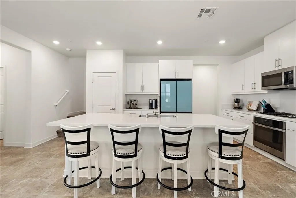 16728 Grapefruit Lane, Fontana, California 92336 home-pic-9