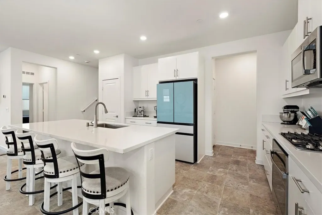 16728 Grapefruit Lane, Fontana, California 92336 home-pic-10