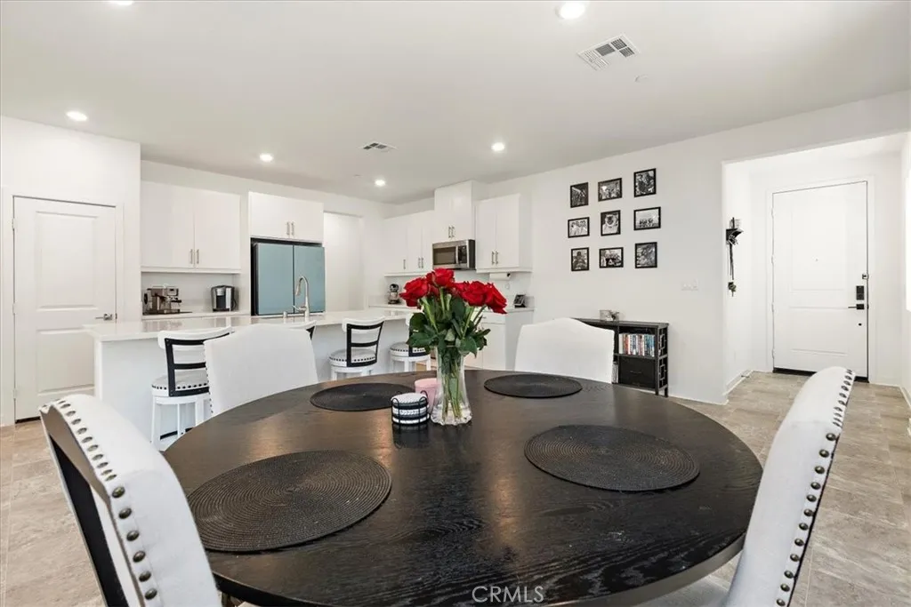 16728 Grapefruit Lane, Fontana, California 92336 home-pic-13