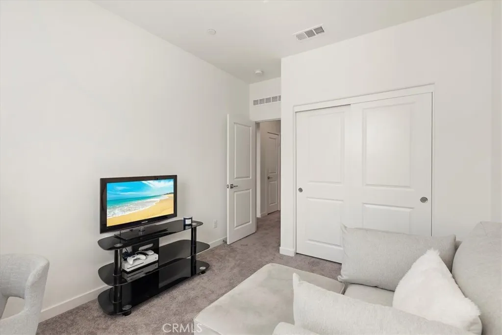 16728 Grapefruit Lane, Fontana, California 92336 home-pic-33