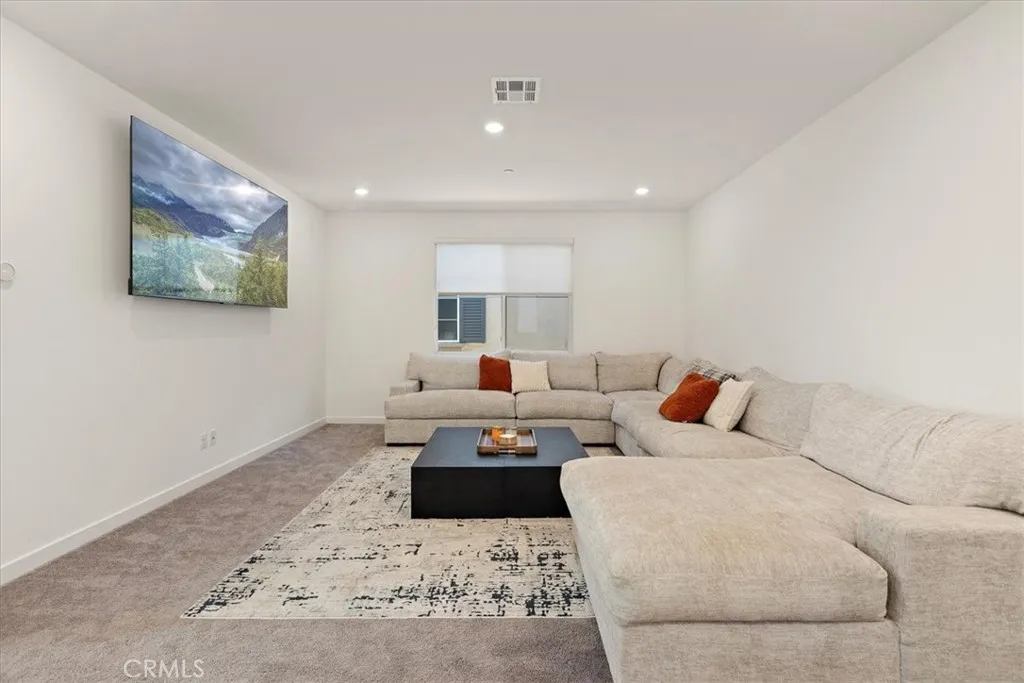 16728 Grapefruit Lane, Fontana, California 92336 home-pic-24