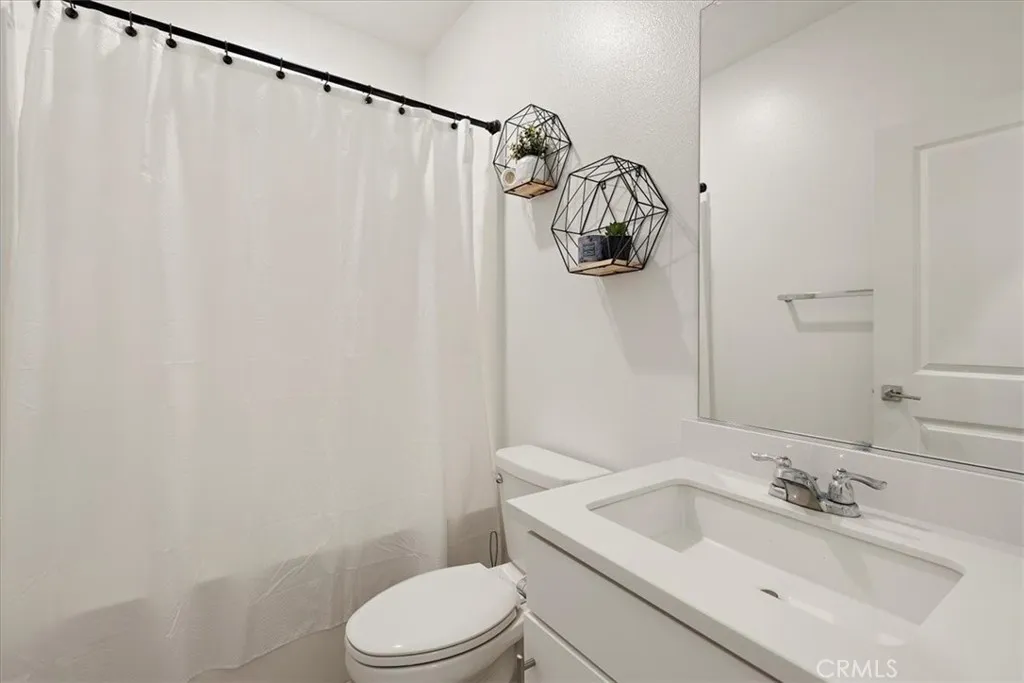 16728 Grapefruit Lane, Fontana, California 92336 home-pic-20
