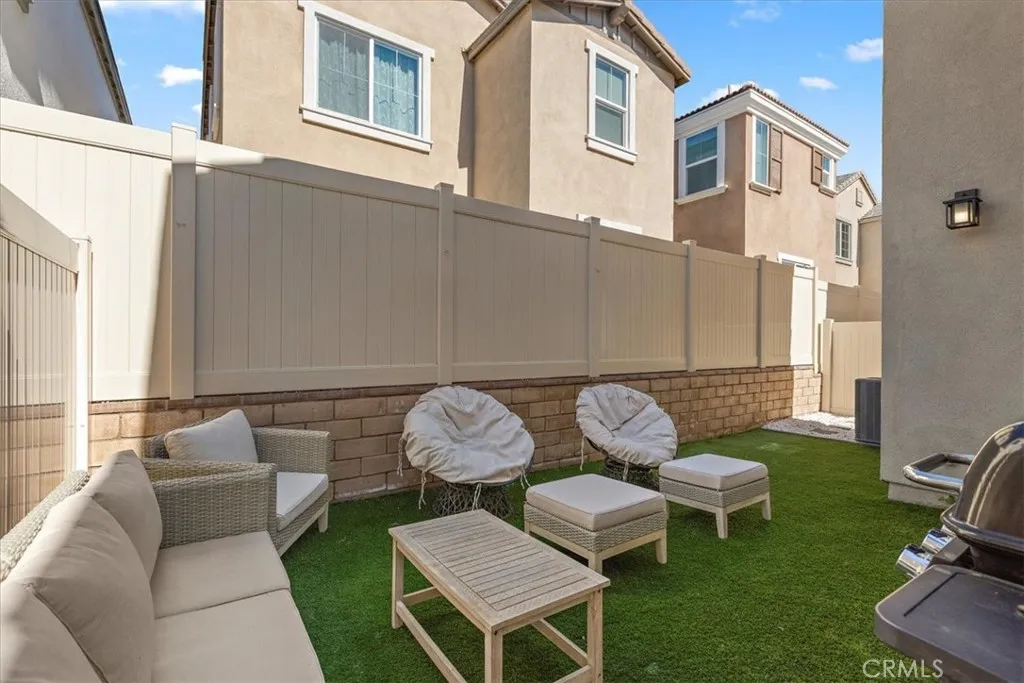 16728 Grapefruit Lane, Fontana, California 92336 home-pic-22