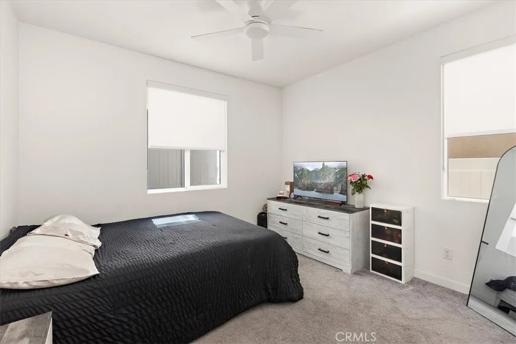 16728 Grapefruit Lane, Fontana, California 92336 home-pic-18