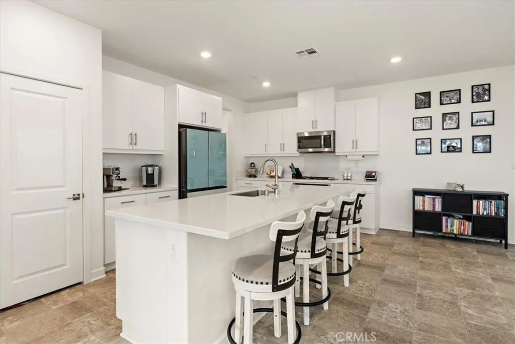 16728 Grapefruit Lane, Fontana, California 92336 home-pic-11
