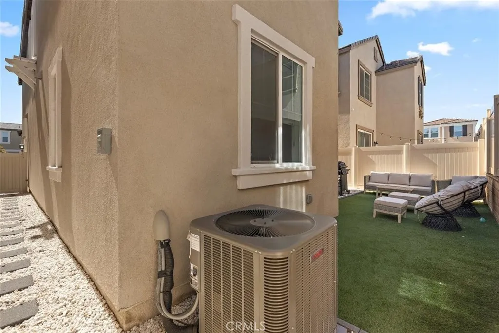 16728 Grapefruit Lane, Fontana, California 92336 home-pic-23