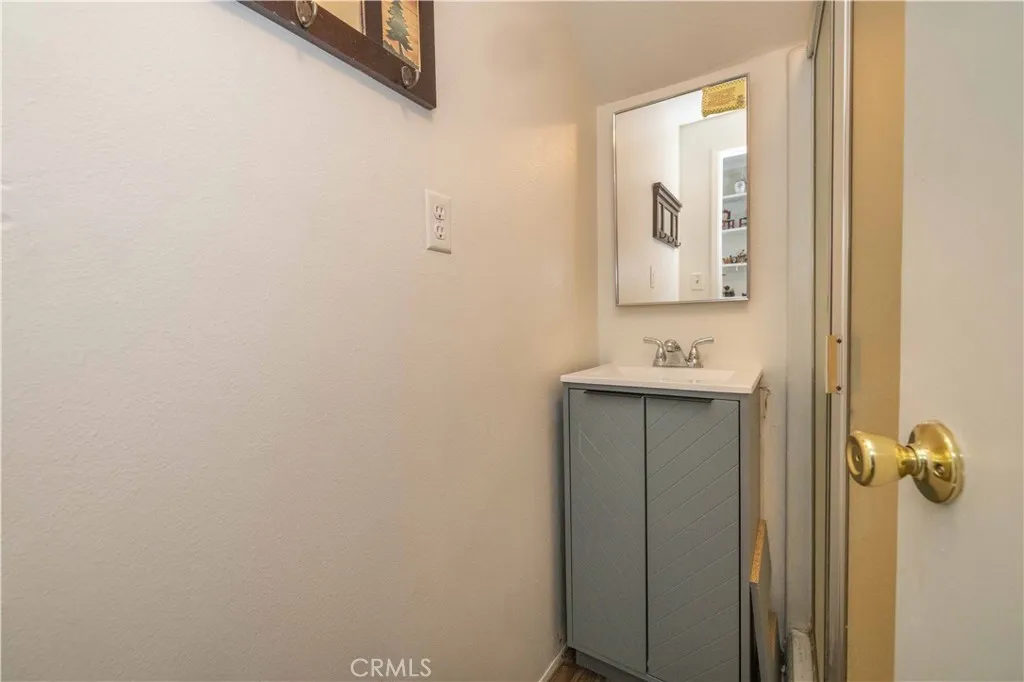 568 Wren, Big Bear Lake, California 92315 home-pic-16