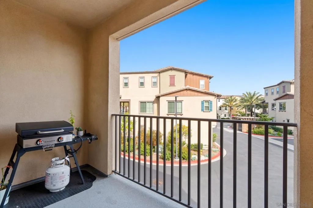 1549 Fig Tree Way, Oceanside, California 92056 home-pic-15
