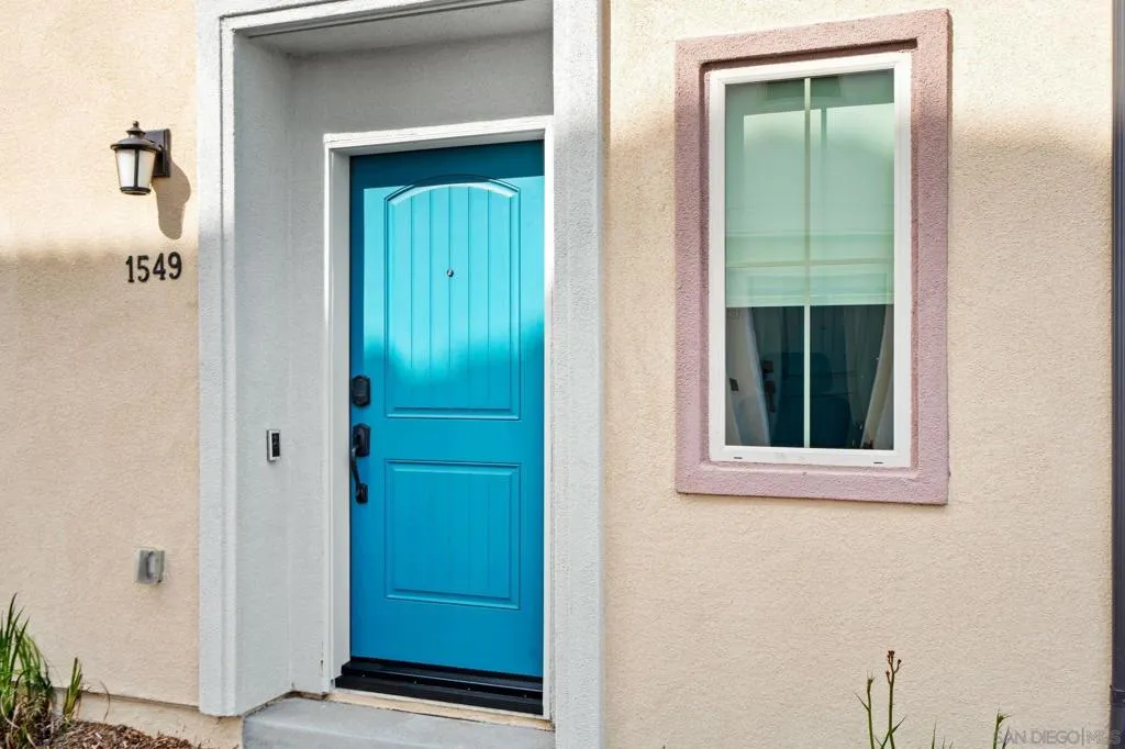 1549 Fig Tree Way, Oceanside, California 92056 home-pic-3