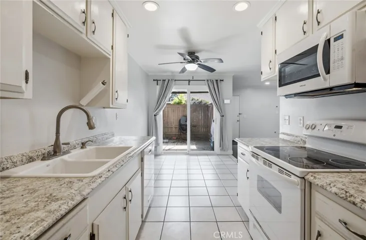 Kitchen & Dining