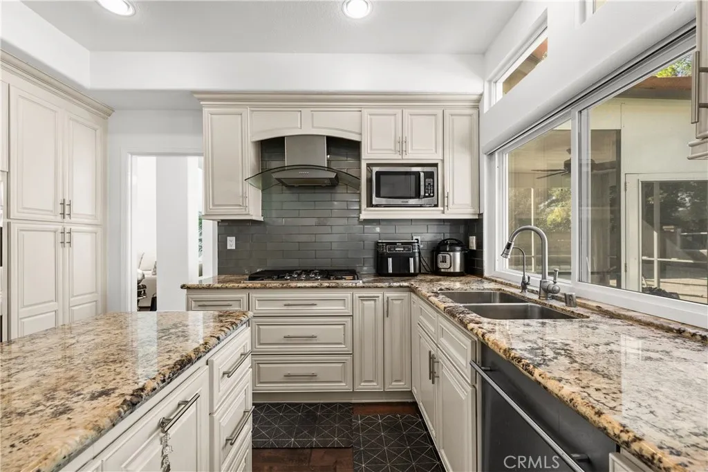 5585 Running Spring, Yorba Linda, California 92887 home-pic-11