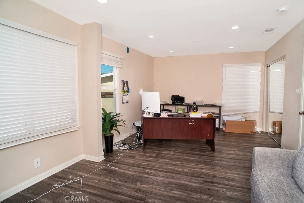 11471 Orcas Avenue, Sylmar, California 91342 home-pic-4