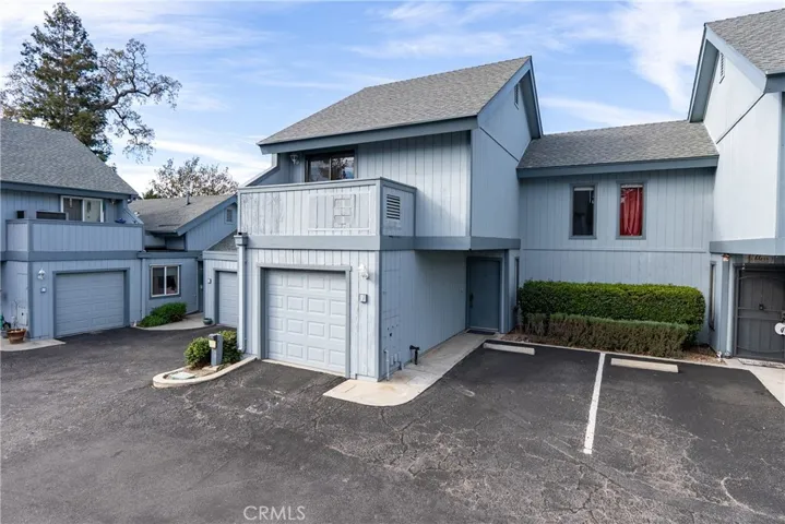 Welcome to this brilliant 2 bedroom, 1.5 bathroom condominium. With its central location and close proximity to downtown Atascadero, you’ll have easy access to everything the area offers.