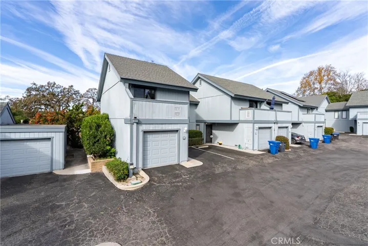 Let's explore the complex and all the conveniences this condo has to offer.