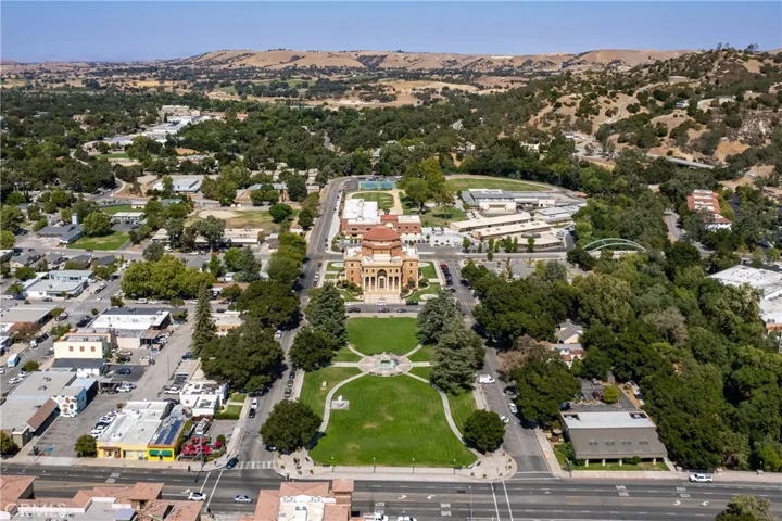 Within walking distance to Atascadero's bustling downtown where you'll find shopping, restaurants and entertainment. There is plenty to keep you busy.