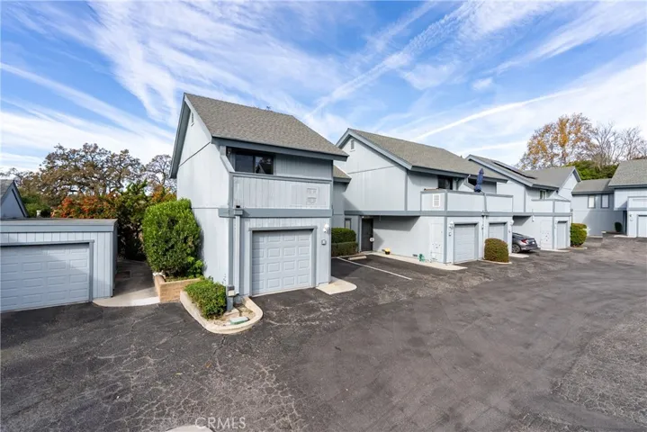 Whether it's a first home, downsizing or income property potential; this condominium won't be on the market long. Call your realtor today!