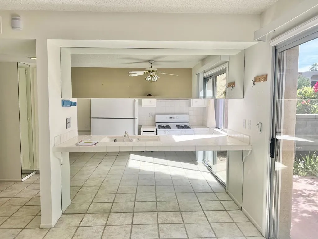 232 E Via Escuela C, Palm Springs, California 92262 home-pic-10