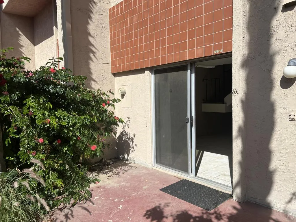 232 E Via Escuela C, Palm Springs, California 92262 home-pic-33