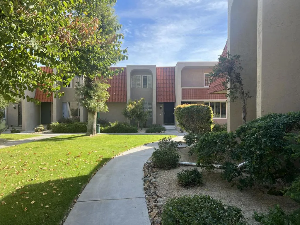 232 E Via Escuela C, Palm Springs, California 92262 home-pic-1