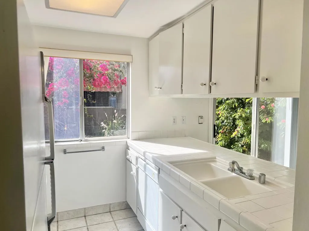 232 E Via Escuela C, Palm Springs, California 92262 home-pic-11