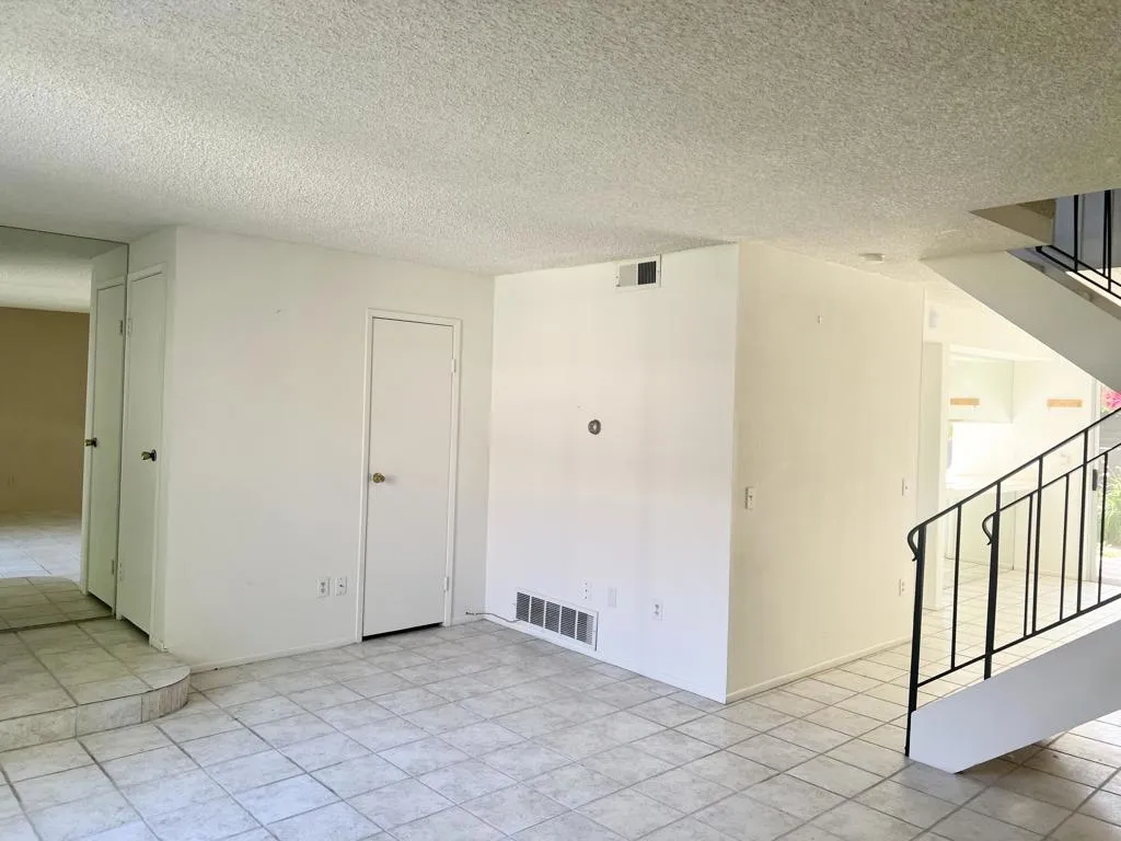 232 E Via Escuela C, Palm Springs, California 92262 home-pic-5