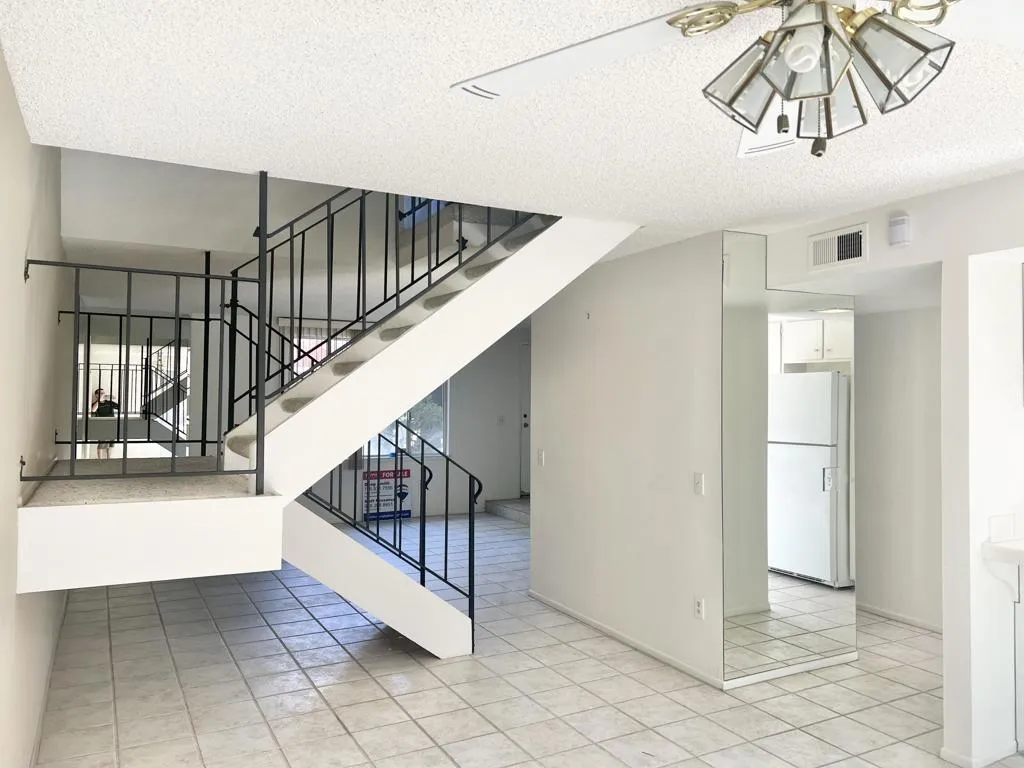 232 E Via Escuela C, Palm Springs, California 92262 home-pic-8