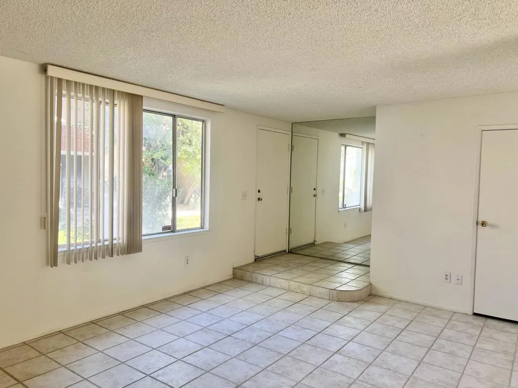232 E Via Escuela C, Palm Springs, California 92262 home-pic-27