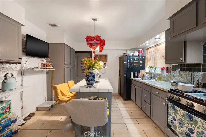 511 S Pannes, Compton, California 90221