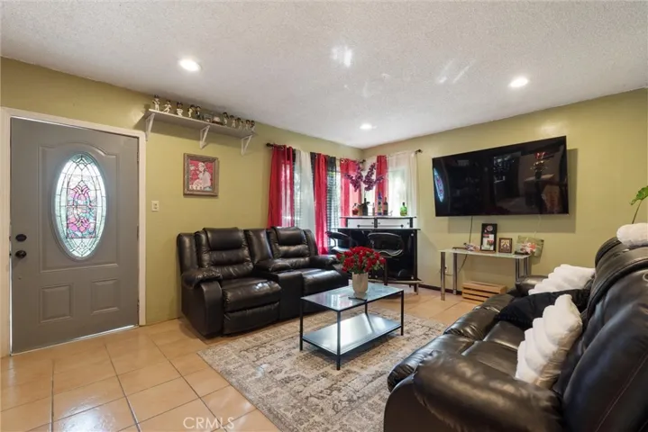 511 S Pannes, Compton, California 90221