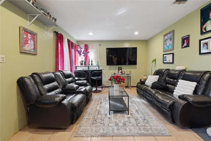 511 S Pannes, Compton, California 90221