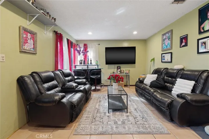 511 S Pannes, Compton, California 90221