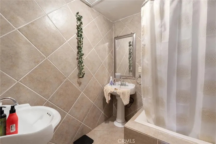 511 S Pannes, Compton, California 90221