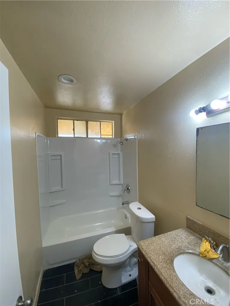 1321 S Standard D, Santa Ana, California 92707 home-pic-4