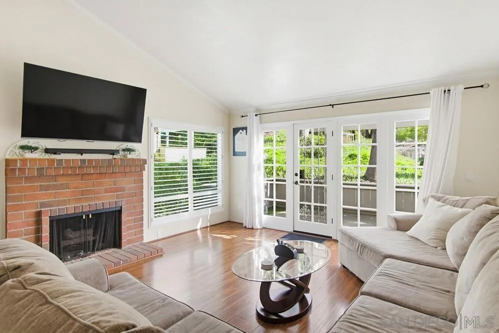 5571 Adobe Falls Rd D, San Diego, California 92120 home-pic-1