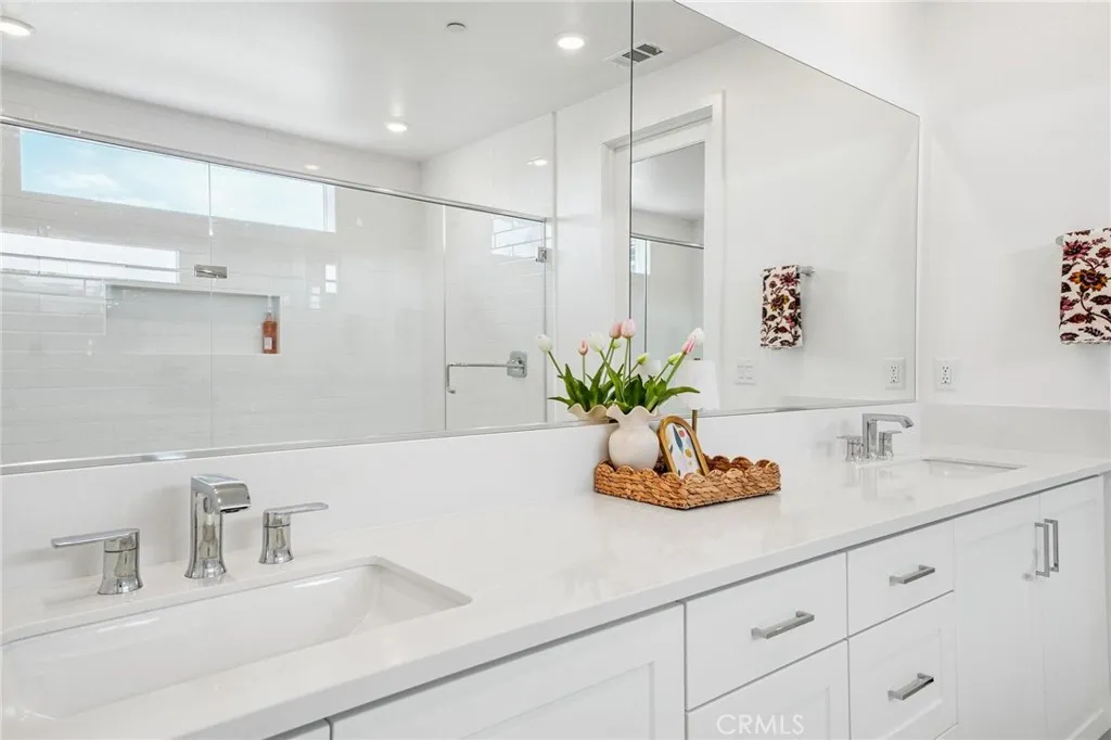 24408 Calle La Roca, Valencia, California 91354 home-pic-23