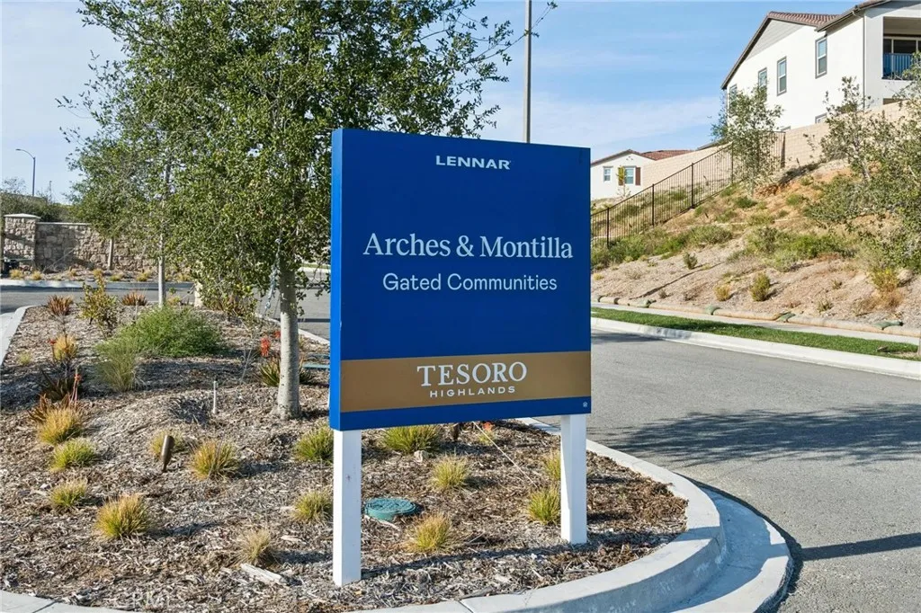 24408 Calle La Roca, Valencia, California 91354 home-pic-46