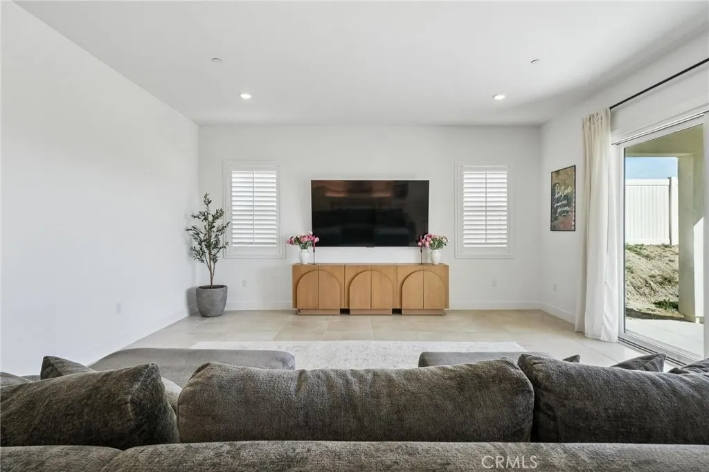 24408 Calle La Roca, Valencia, California 91354 home-pic-10