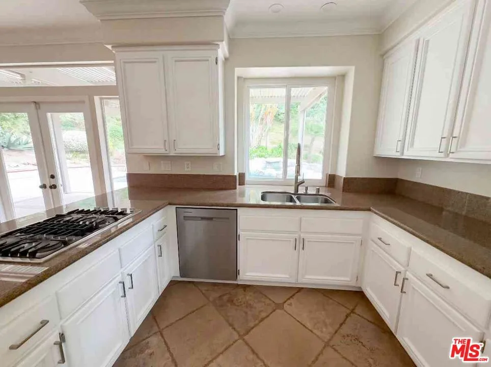 3810 San Antonio Road, Yorba Linda, California 92886 home-pic-16