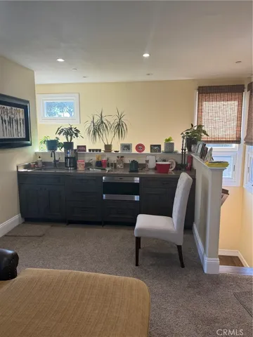 Kitchenette, Refrigerator, Microwave and sink