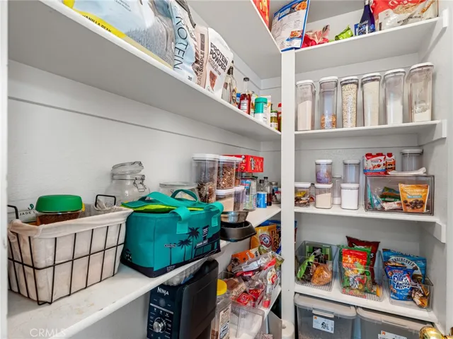 This pantry is organized: I love how you can see everything at a glance.