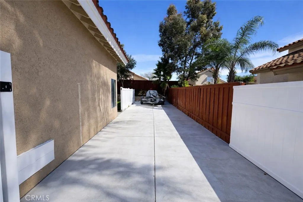 39800 Castile, Murrieta, California 92562 home-pic-5