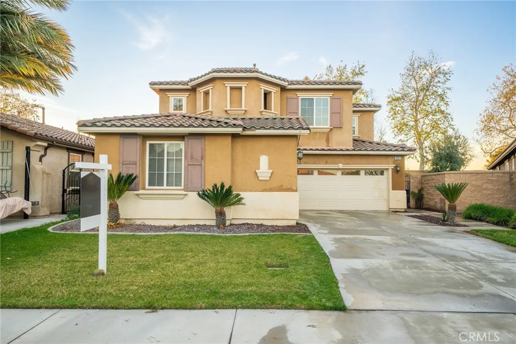 10972 White Oak Lane, Fontana, California 92337 home-pic-1