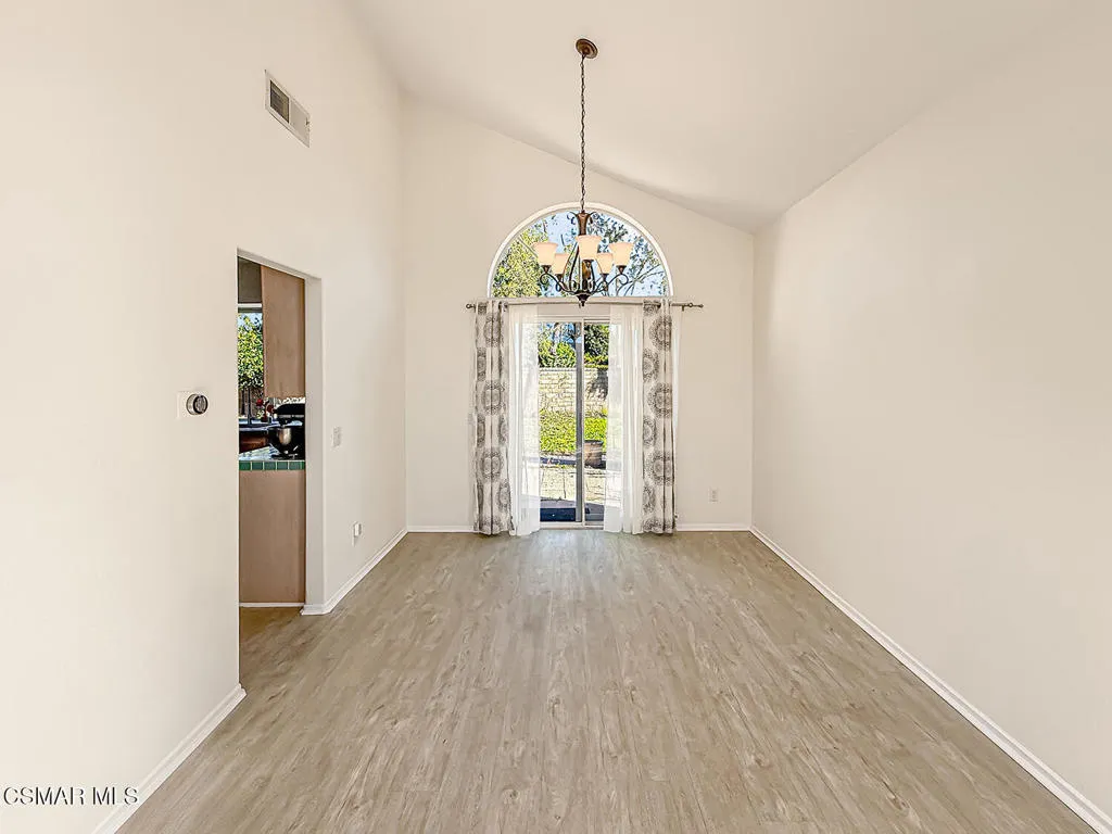 1106 Mockingbird Lane, Fillmore, California 93015 home-pic-4