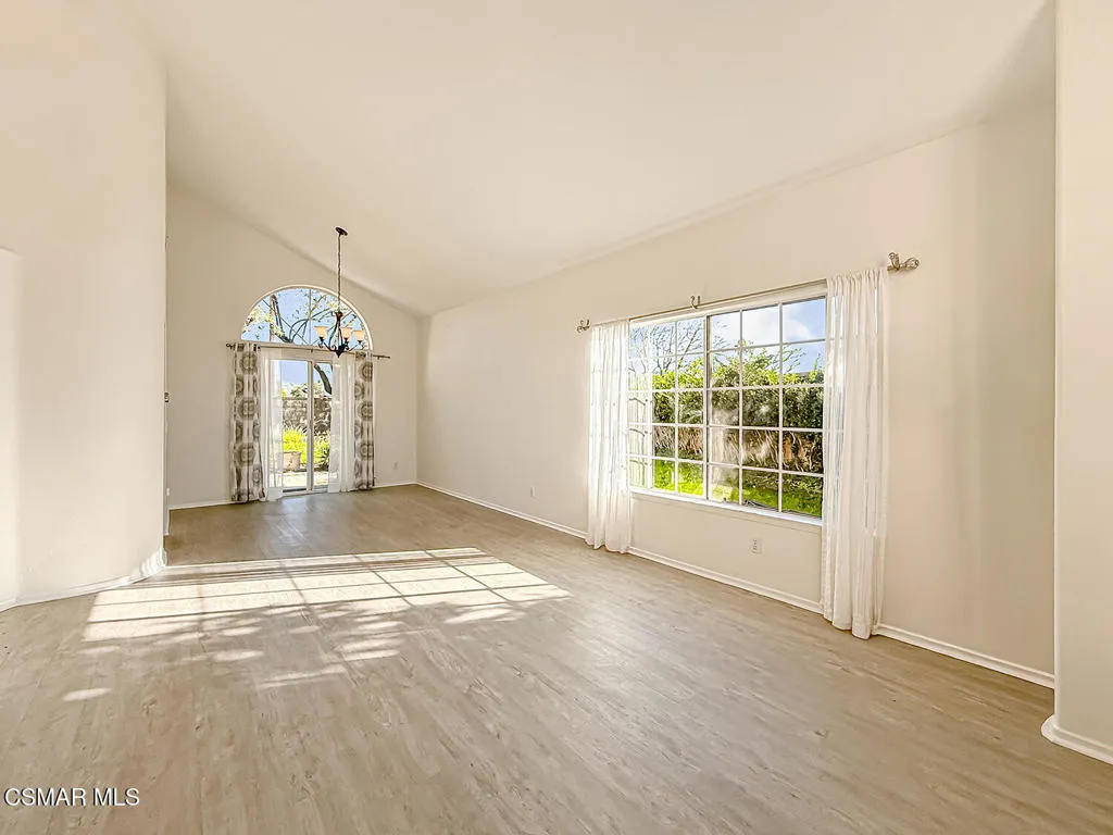 1106 Mockingbird Lane, Fillmore, California 93015 home-pic-3