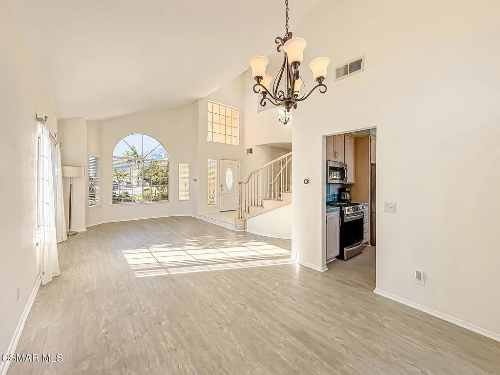 1106 Mockingbird Lane, Fillmore, California 93015 home-pic-5