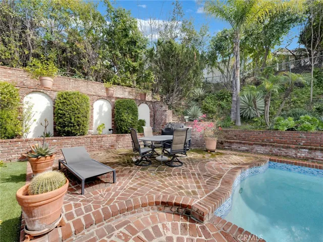 4524 Deanwood, Woodland Hills, California 91364