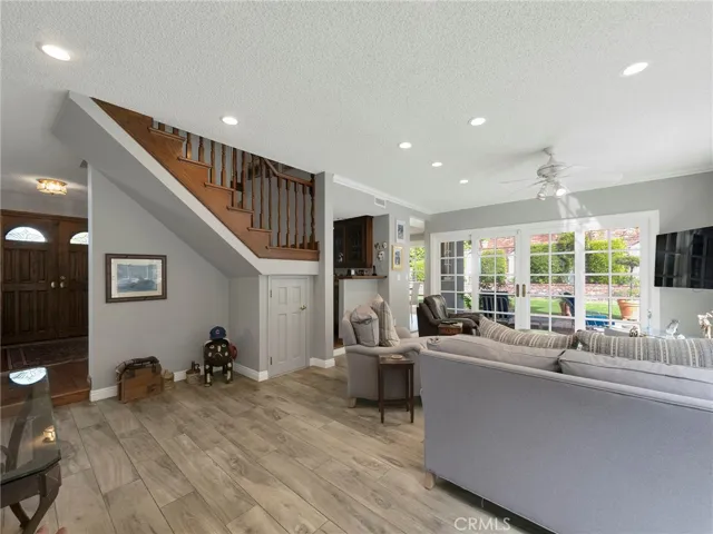 4524 Deanwood, Woodland Hills, California 91364