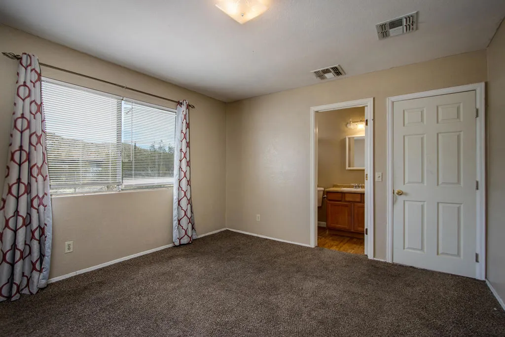 7120 Cholla Avenue, Yucca Valley, California 92284 home-pic-9