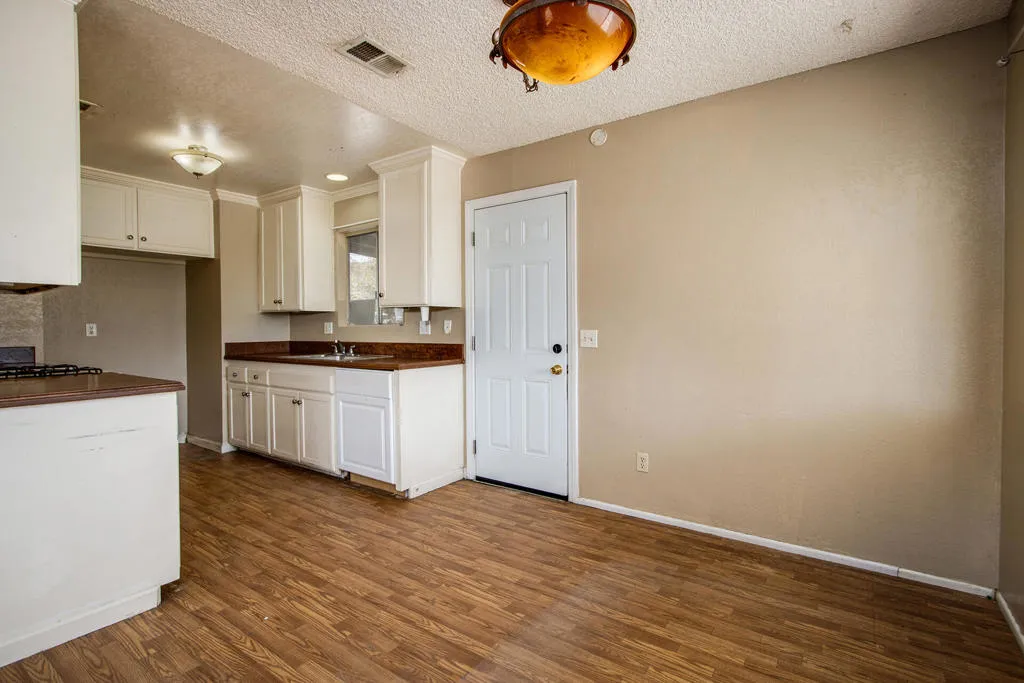 7120 Cholla Avenue, Yucca Valley, California 92284 home-pic-7